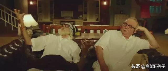 世界第一人！102歲老爸把75歲兒子送進養老院，把孫子趕出家門  網友：真是有趣的老爺爺