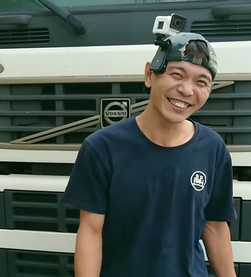 俗擱大碗！大車司機「都吃圍牆便當」一份才60　打開飯盒「菜色多到滿出來」網友嗨喊：賺到了