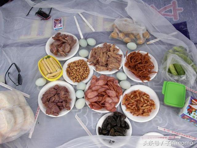 去看望女兒,女婿準備了滿桌好菜,我卻藉口去廁所,直接報了警!