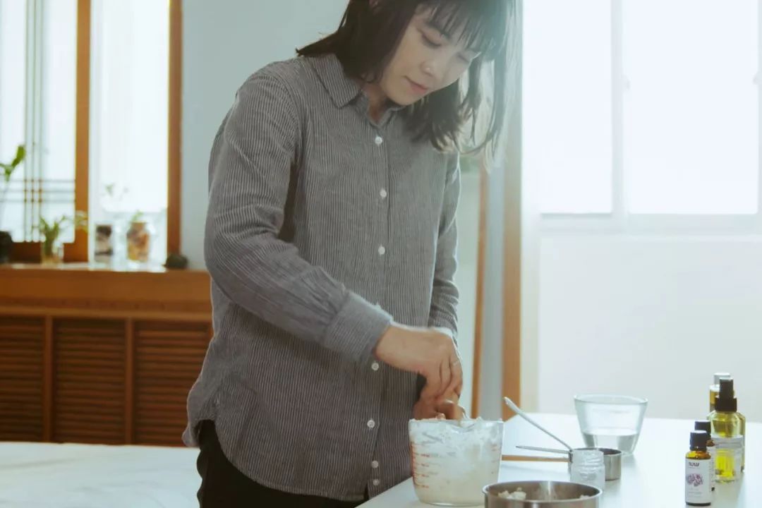 甘願放棄高薪！一對情侶「3年零收入、不消費」除了房租沒有支出　最後竟成功開店：零浪費生活