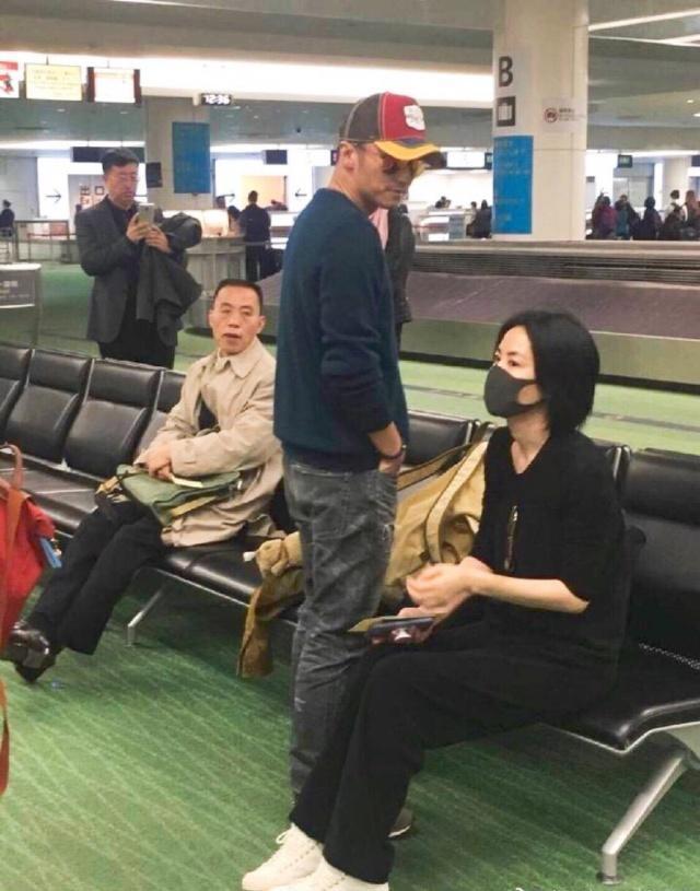 王菲與朋友秘密相聚台灣,一個細節透露謝霆鋒也在!