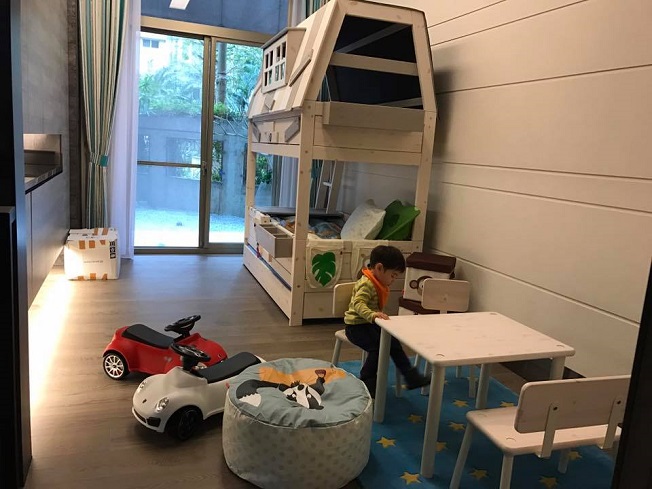 麻衣返台團圓「3億豪宅內部曝光」　兒子房間「有專屬大草坪」網友直呼好羨慕