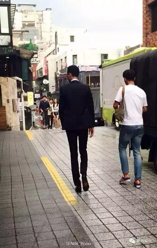 神仙比例？周潤發身材比例太好「真實身高讓人驚訝」  鄭少秋「逆天長腿」光走路就帥成一陣風