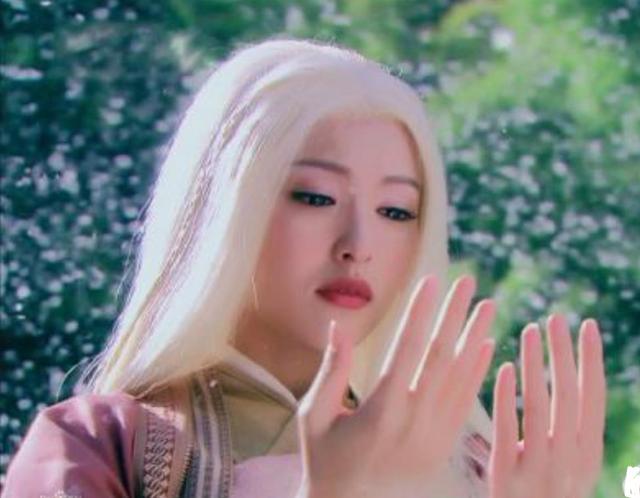 為愛染白髮！28歲男子戀上65歲老阿姨「老太拍完婚照就失蹤」　現場告白「嘉賓都覺得荒唐」