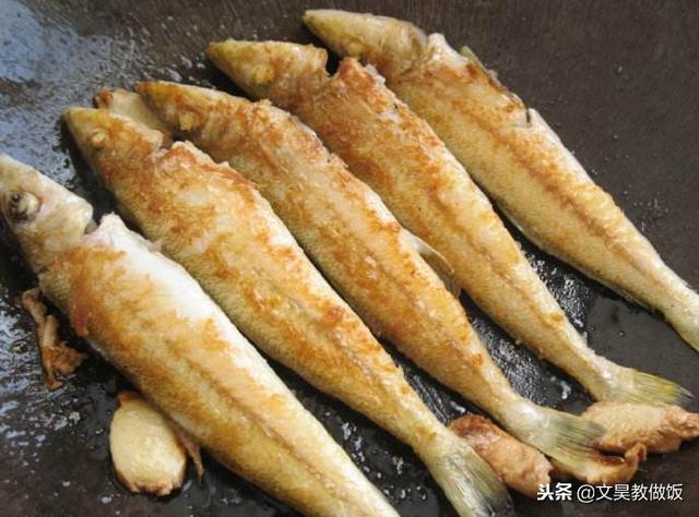 53歲大廚：煎魚只需記住2點，不粘鍋不破皮還沒魚腥味