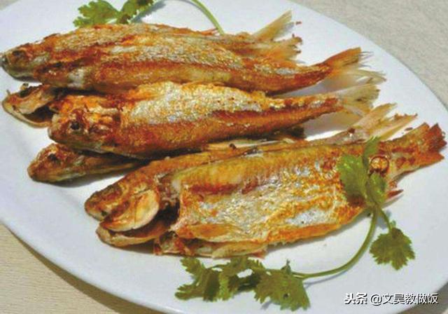 53歲大廚：煎魚只需記住2點，不粘鍋不破皮還沒魚腥味