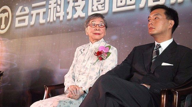 豪門少主愛上傳奇女國手!嚴凱泰認識2年就想婚 養母「霸氣8字回覆」網讚:有智慧的母親