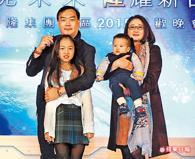 豪門少主愛上傳奇女國手!嚴凱泰認識2年就想婚 養母「霸氣8字回覆」網讚:有智慧的母親