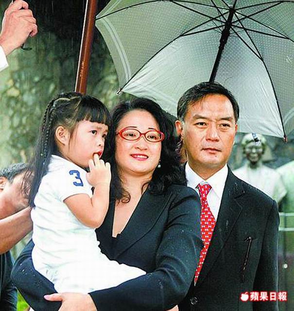 豪門少主愛上傳奇女國手!嚴凱泰認識2年就想婚 養母「霸氣8字回覆」網讚:有智慧的母親