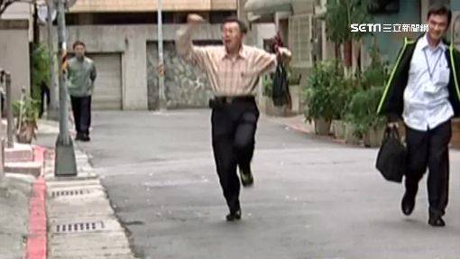 上任4年僅遲到3次!柯文哲遭捕捉「遲到5分鐘進市府」原因讓人直呼:老婆真的好重要