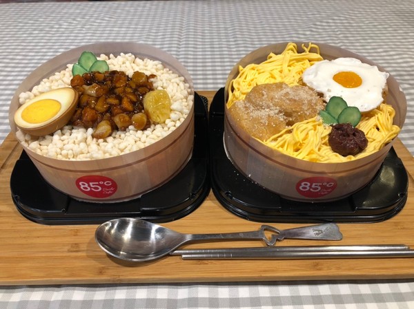 太扯！85˚C推滷肉飯便當「一個要價380」！　網友買來嘗鮮「才吃一口就驚呼」：要排隊了
