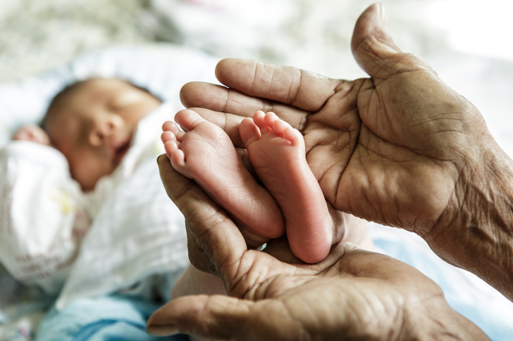 外婆最疼愛小孩！研究發現「外婆對孫子很重要」　科學家證實：「基因注定你們感情超要好」