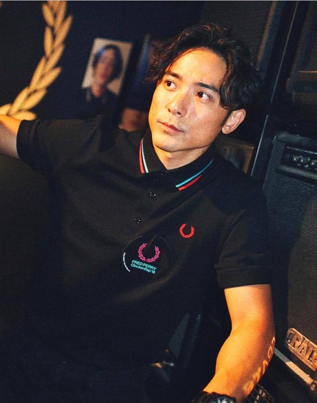 香港才子林子祥33歲兒近照！高大帥氣「笑容超陽光」 力撇爸爸影子獨創一片天