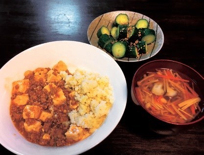 50歲大嬸靠吃「花椰菜飯」輕鬆鏟肉！兩個半月「減掉7.1公斤」簡單到網友搶著學