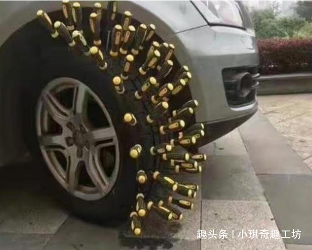 女子買新車，開車去上班，打火不走，下車看到車胎，哭成淚人