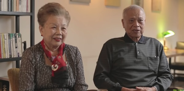 普通家庭卻成功出了3個博士！柯文哲媽媽談育兒術：「充分陪伴」比什麼都重要！　