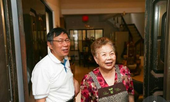普通家庭卻成功出了3個博士！柯文哲媽媽談育兒術：「充分陪伴」比什麼都重要！　