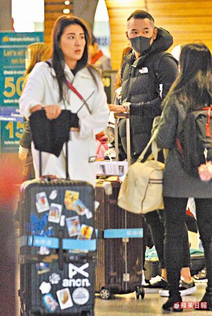 新戀情認證？小禎被直擊「揪新歡出國慶生」連爸爸都出動了　18親友助陣「海放李進良在台灣」