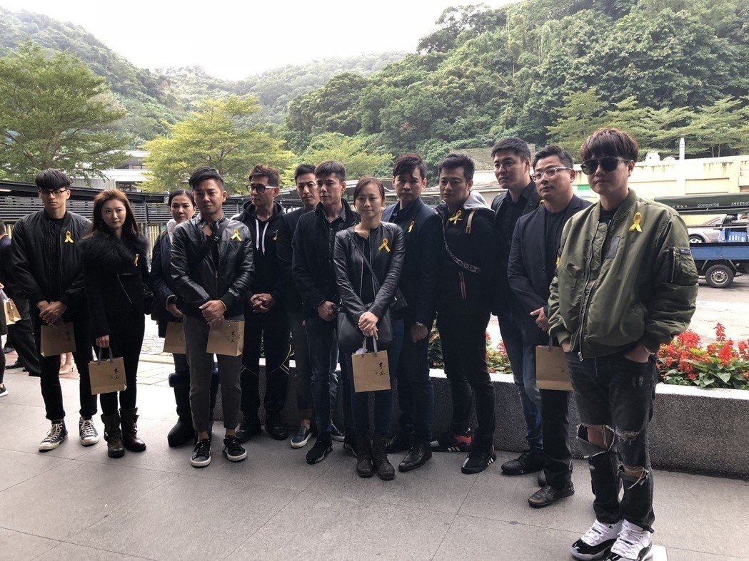 《金家》演員全到場！伊正淚送「82歲軍人爸」堅強潰堤　顫抖喊話：「爸我很開心我像你...」