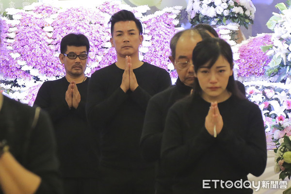 《金家》演員全到場！伊正淚送「82歲軍人爸」堅強潰堤　顫抖喊話：「爸我很開心我像你...」