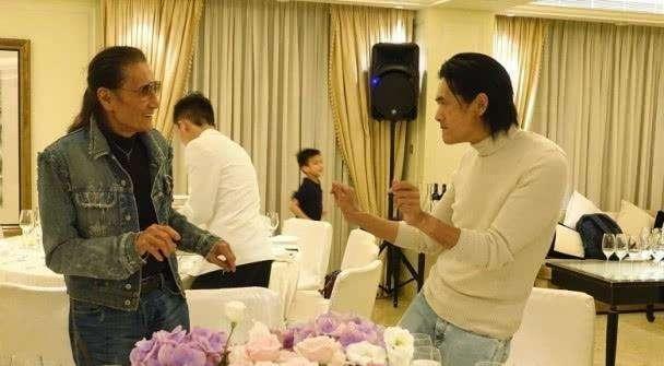周潤發謝霆鋒舊照曝光！發哥「惹哭小霆鋒」好慌  抱他買汽水做補償：果然不哭了