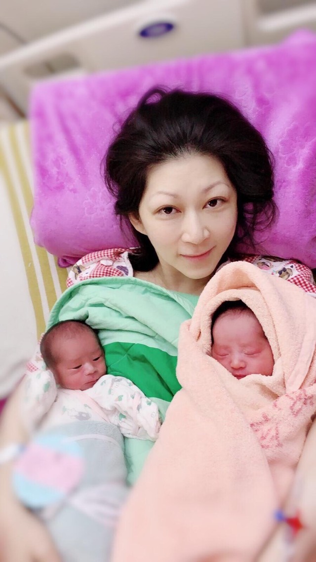 龍鳳胎報到！46歲女星顏嘉樂剖腹產  醫生助攻「姐弟變兄妹」：小名藏父愛
