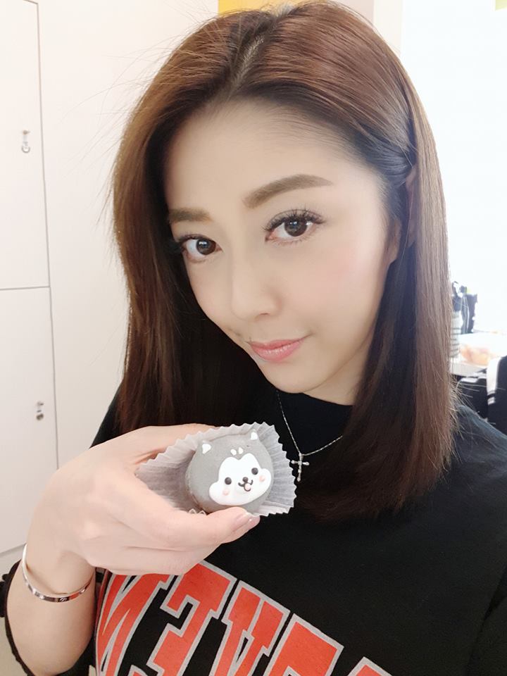 瀰漫幸福氛圍!韓瑜39歲慶生嗨翻「現場都親一輪」 深夜突告白:「因為有你我好幸福❤」