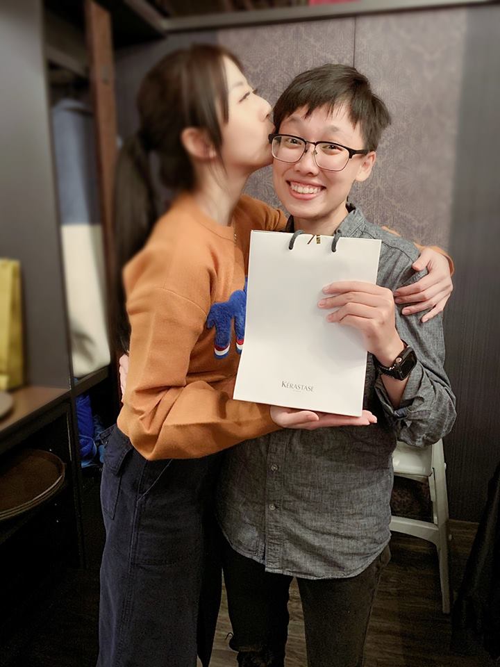 瀰漫幸福氛圍!韓瑜39歲慶生嗨翻「現場都親一輪」 深夜突告白:「因為有你我好幸福❤」