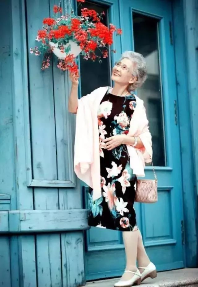 最受歡迎高齡模特兒！88歲神仙奶奶告訴女人「優雅與年齡無關」：我忙著美麗、忘記變老