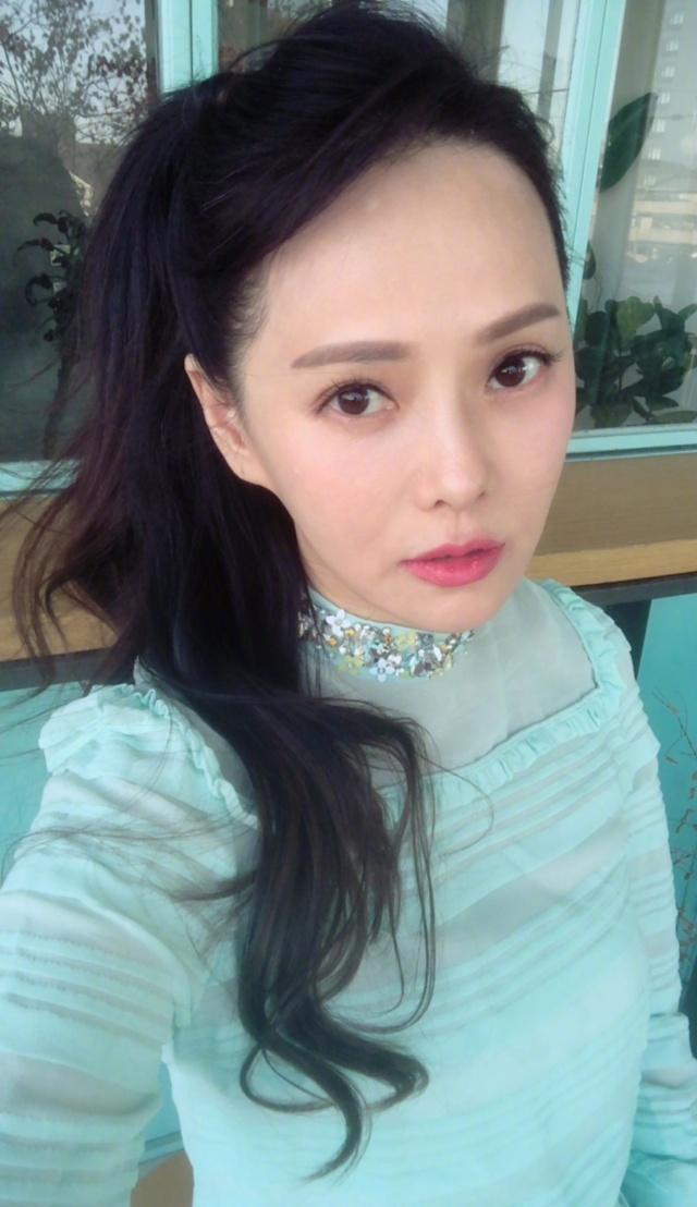 伊能靜曬出女兒小米粒近照「搖身一變成活力少女」！「繼承媽媽強大基因」穿什麼都好看