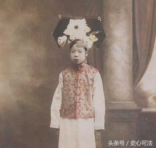 皇妃休夫！她主動和「末代皇帝提離婚」嫁給車夫　走後丈夫笑憶：我沒錢卻得到皇妃真愛