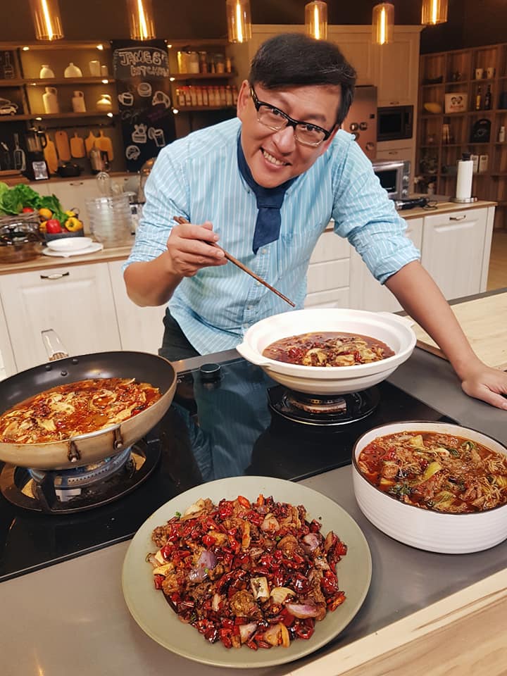 團圓夜失去母親！詹姆士錄新節目「瀕臨崩潰」  他擲聖筊「請媽媽進棚錄影」：妳看見了嗎