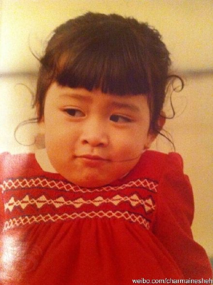佘詩曼羞曝「兒時走光照」網友全被萌翻！五歲時父親離開…她成「爸爸」角色：我學不會脆弱