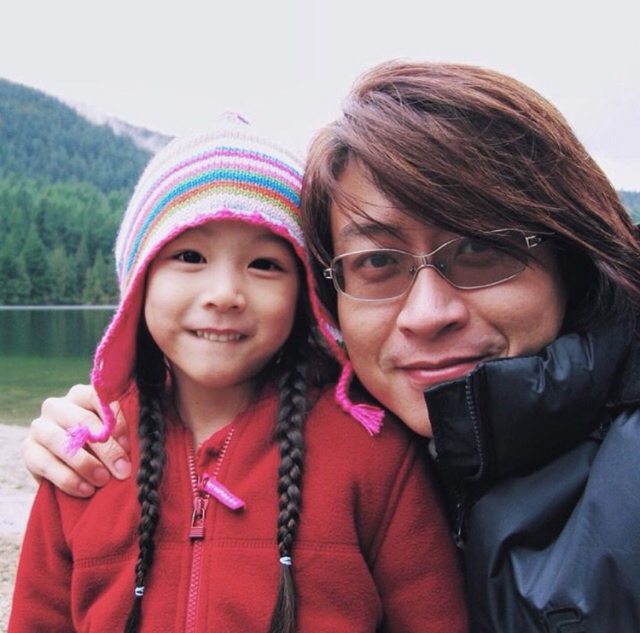 游鴻明因女兒再爆紅！ 19歲愛女「逆天顏值」美到驚艷網友　他從情歌王子變「國民岳父」