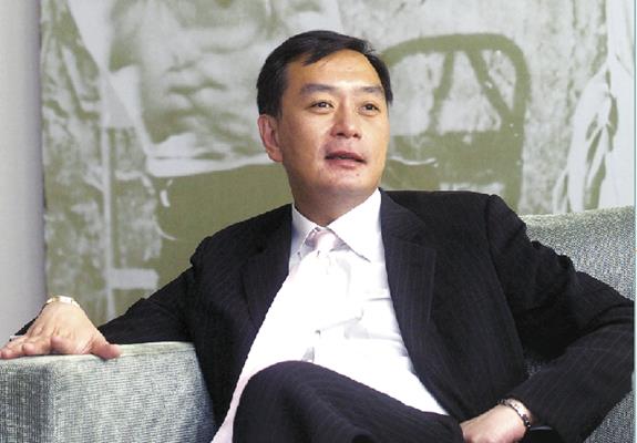 守住國家顏面！嚴凱泰16年前「神救援台日職棒賽」　關鍵人宋楚瑜「一通電話」撥給連戰