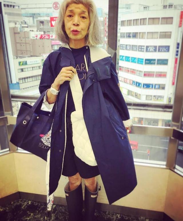 日本60歲老太太靠「日常穿搭」爆紅ins，一張照片獲8000萬點讚！