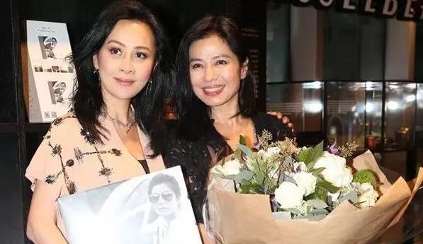 58歲鍾楚紅素顏照曝光,滿臉皺紋毫不在意,堅持不整容、不修圖:最美的女人,就是呈現最真實自己