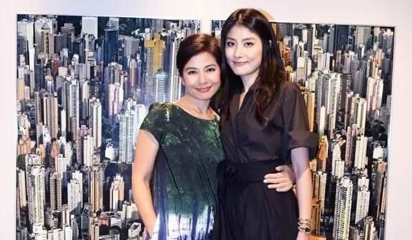 58歲鍾楚紅素顏照曝光,滿臉皺紋毫不在意,堅持不整容、不修圖:最美的女人,就是呈現最真實自己