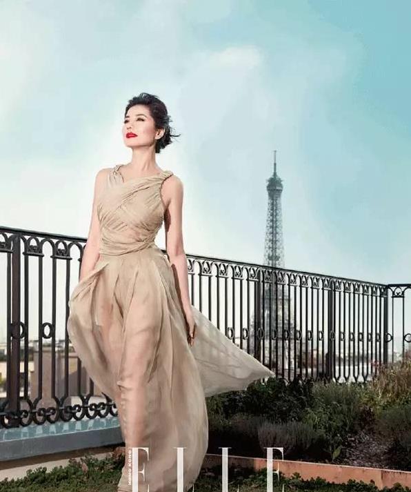 58歲鍾楚紅素顏照曝光,滿臉皺紋毫不在意,堅持不整容、不修圖:最美的女人,就是呈現最真實自己