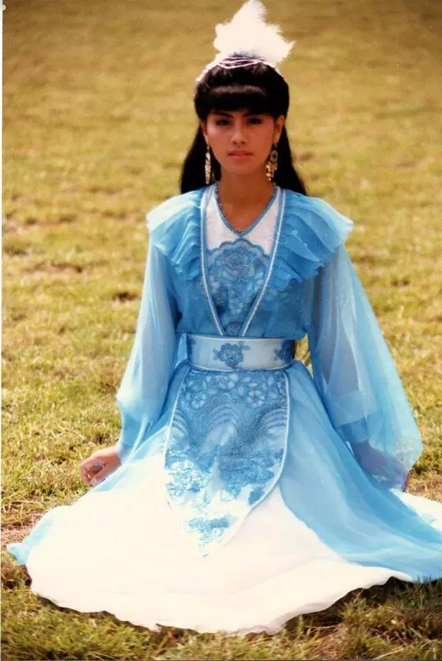 田麗：不能給我愛情「還來分我麵包」勇敢離婚2次的她「53歲依然美麗從容」享受單身生活