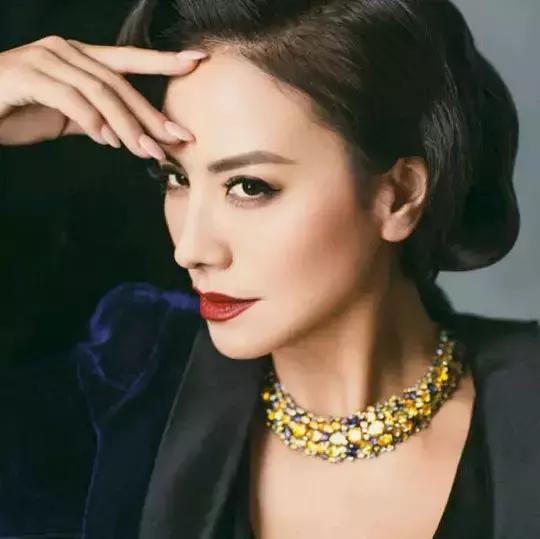 田麗：不能給我愛情「還來分我麵包」勇敢離婚2次的她「53歲依然美麗從容」享受單身生活