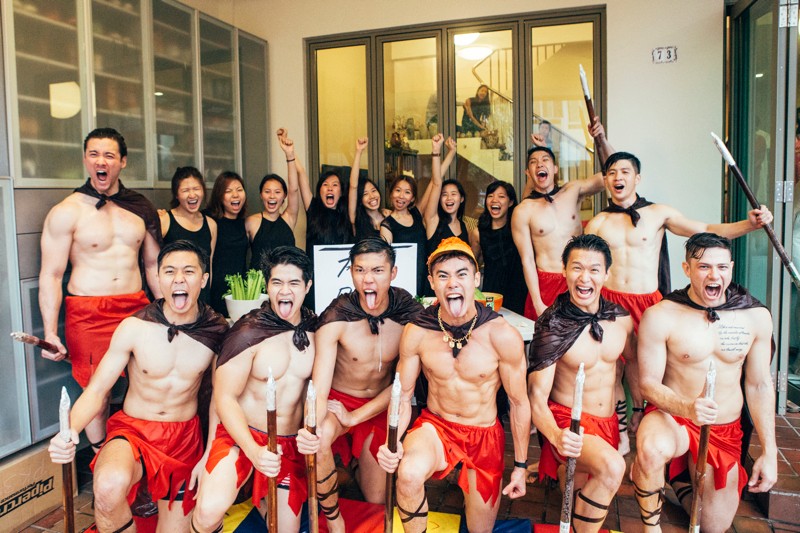 連伴娘都淪陷！新郎率領「300壯士伴郎團」迎娶新娘　養眼伴郎群「正面近照曝光」爆紅：每個都極品