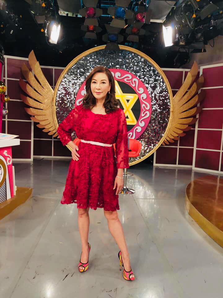 楊繡惠「不靠明星老爸」叫賣翻紅　初戀愛大哥12年「與CEO夫人擦肩」淚認：都是宿命