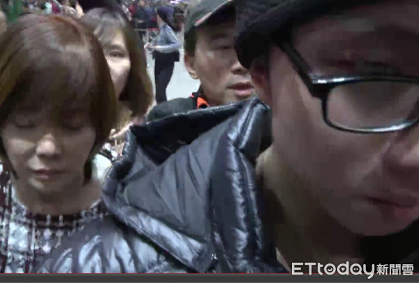 硬起來護妻兒！孫鵬心疼妻被K「一把摟懷裡送上車」　他站出來「親吐20字」霸氣捍衛家庭