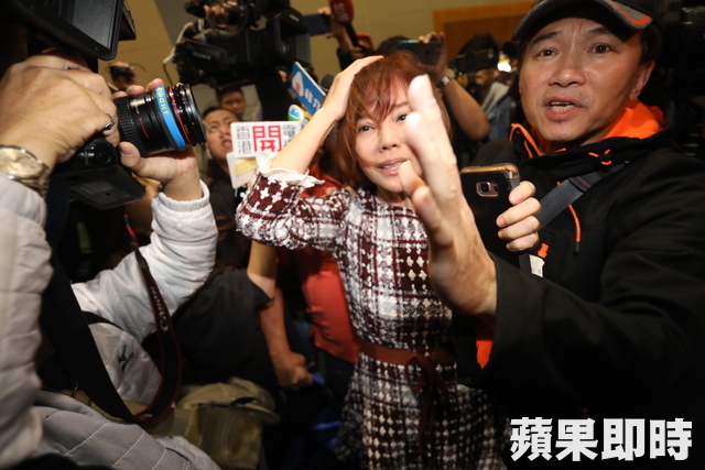 硬起來護妻兒！孫鵬心疼妻被K「一把摟懷裡送上車」　他站出來「親吐20字」霸氣捍衛家庭