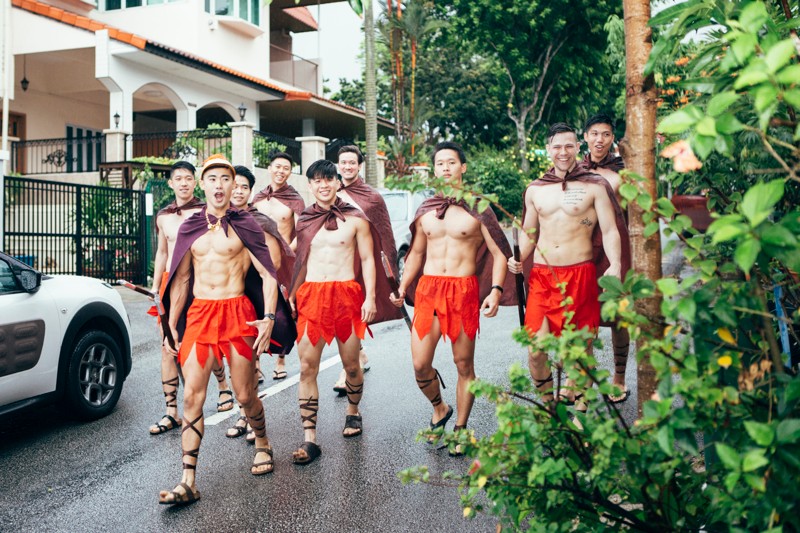 連伴娘都淪陷！新郎率領「300壯士伴郎團」迎娶新娘　養眼伴郎群「正面近照曝光」爆紅：每個都極品