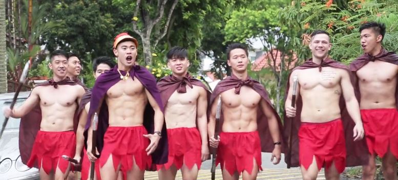 連伴娘都淪陷！新郎率領「300壯士伴郎團」迎娶新娘　養眼伴郎群「正面近照曝光」爆紅：每個都極品