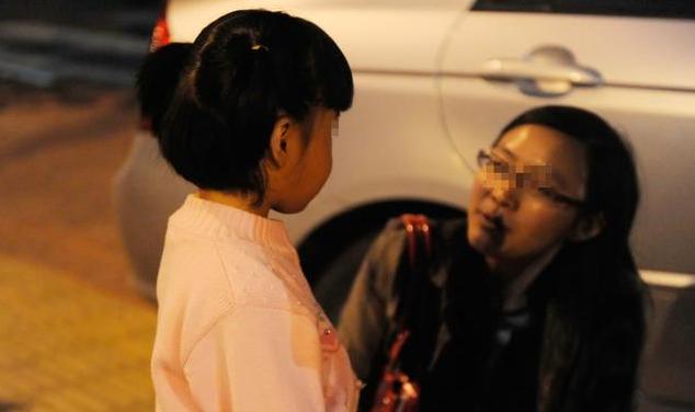 熱情老婆婆在火車上打聽女兒名字，我說了假名，不料竟「發生這種事」！