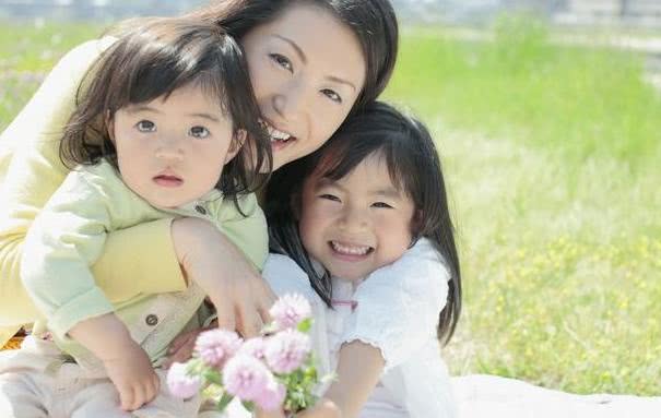 熱情老婆婆在火車上打聽女兒名字，我說了假名，不料竟「發生這種事」！