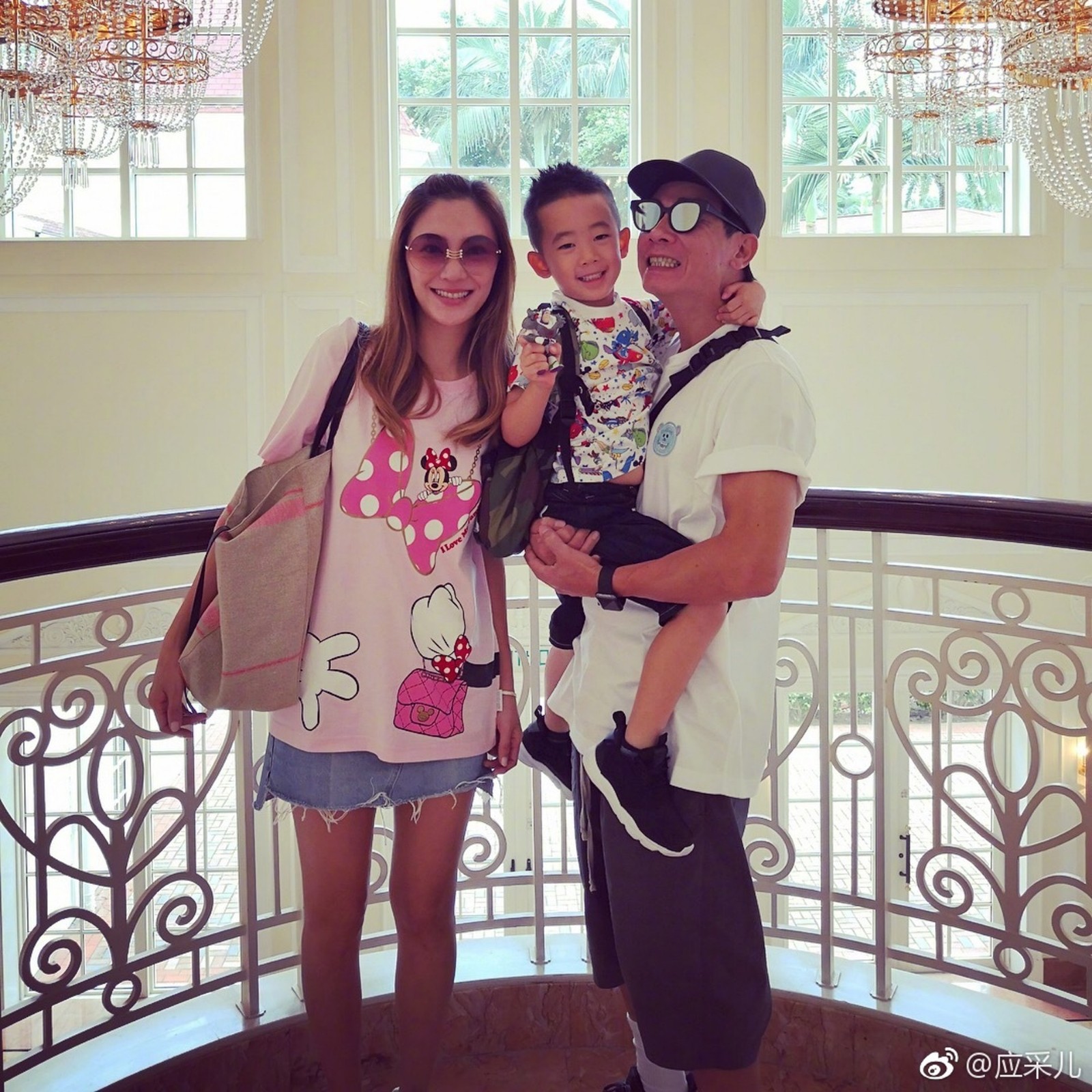 報喜訊啦！應采兒開心宣布「終於有隊友」　粉絲驚見「床上有亮點」嗨喊：真的懷孕了